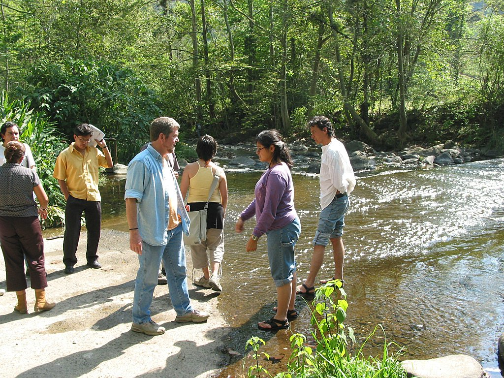 Bill Deutsch conversing with the author  during a 2006 water monitoring training session at the Pixquiac River.